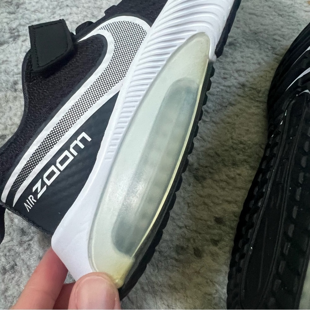 NWOT Nike Air Zoom Arcadia Boys Running Shoes Tennis Shoes Black White Sneakers - Picture 8 of 13